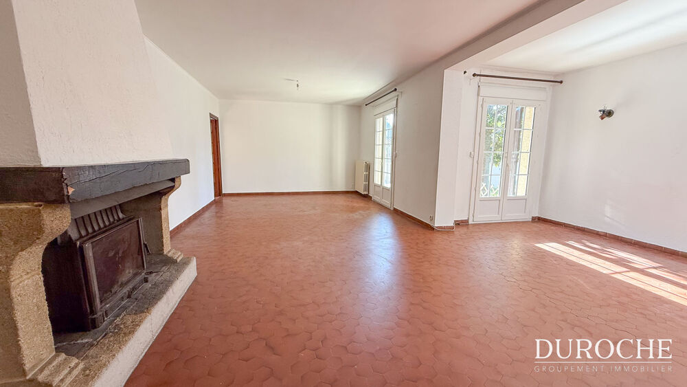 Orange, quartier résidentiel, maison de 208m2, 5 chambres et un bureau sur parcelle de 530m2
