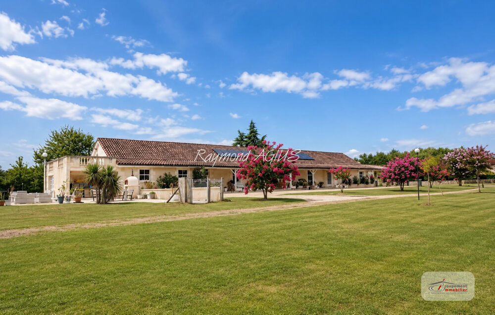 Longère exceptionnelle au bord de la rivière, avec 3,5 hectares, piscine, tennis et accès direct à la Dordogne