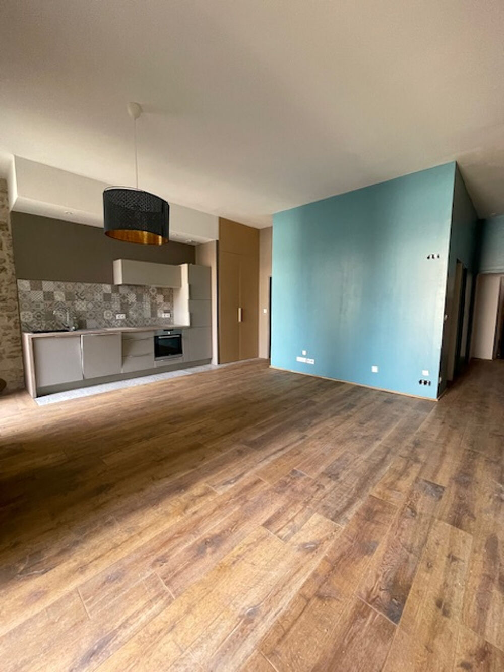 Vente Immeuble 34120 Pézenas immeuble 3 appartements et 3 studios 1 terrasse 2 caves 1 patio Pezenas