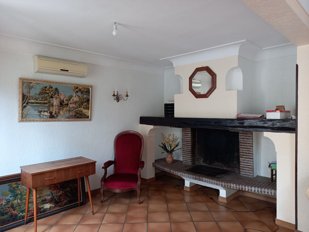 Maison de ville avec piscine, jardin, garage et dépendance