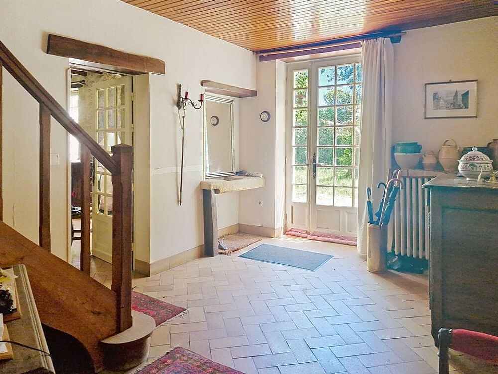 Belle maison familiale en pierre, jardin arboré et double garage proche des commodités - 33890 Gensac