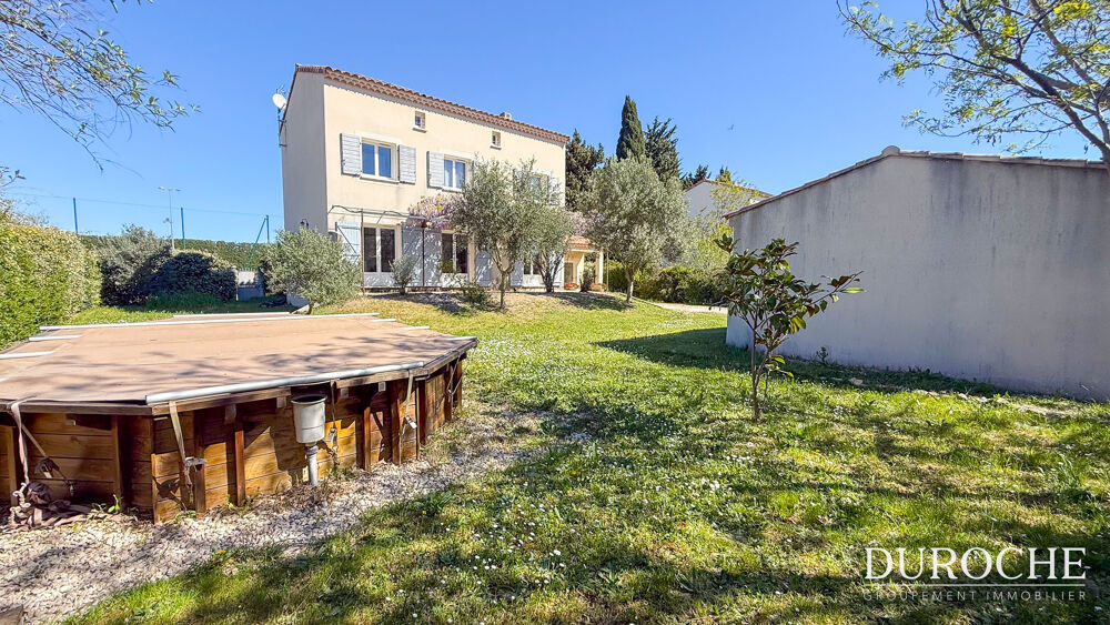 Sauveterre, quartier résidentiel et calme, Maison sur parcelle de 800m2 proche de toutes les commodités.