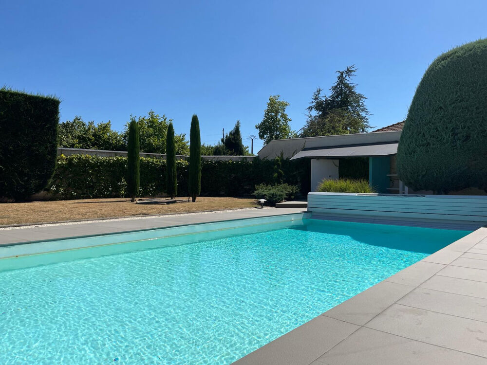 Propriété avec Entrepôt et terrain constructible