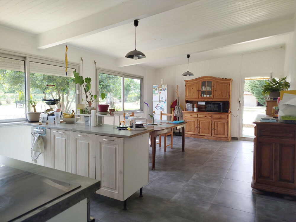 Maison de campagne avec jardin et garages - 33790 Massugas