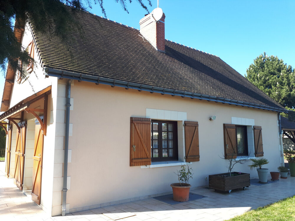 Grande maison avec 6 chambre, grand jardin arboré et clôt, et garage indépendant de 182m2
