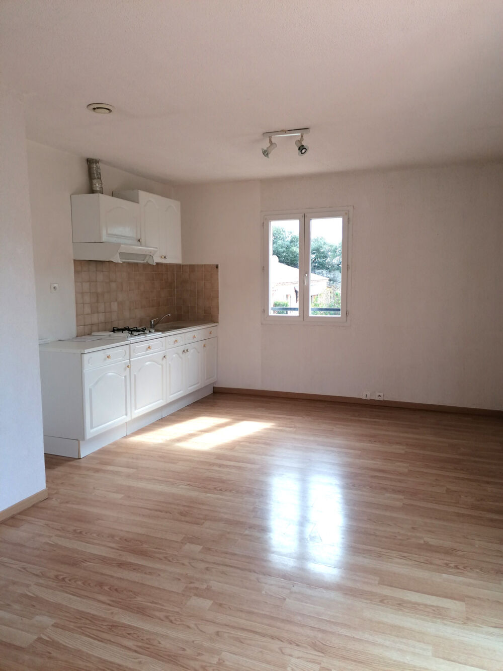 MANOSQUE, TRÈS BEAU T2 de 45 M2 EN COPRO 3 APPARTS QUARTIER RÉSIDENTIEL