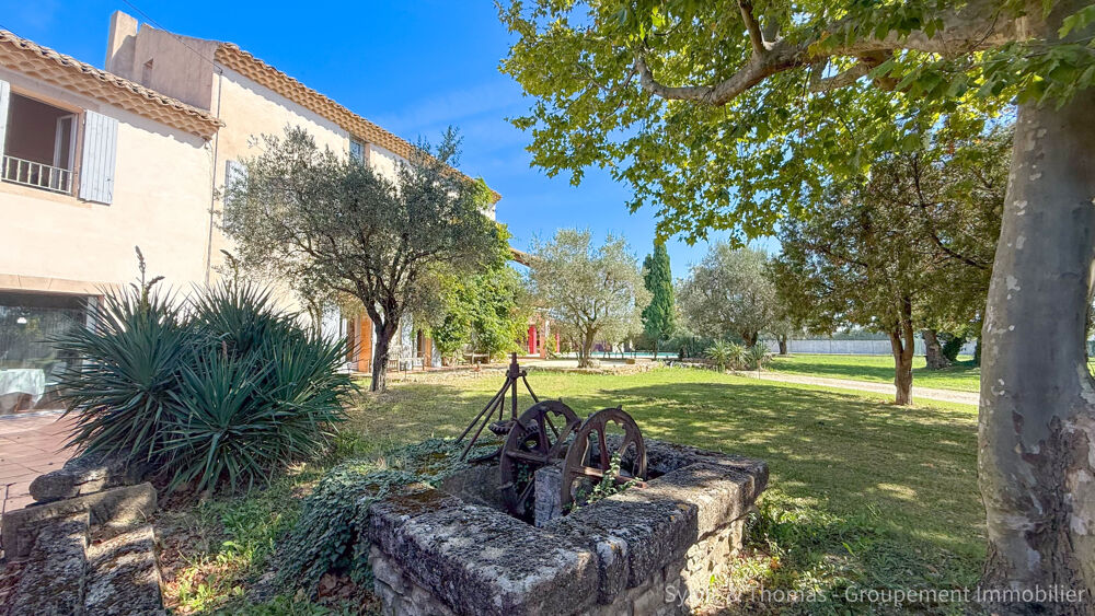 Mas authentique avec piscine et tennis sur 1,2 ha Caderousse