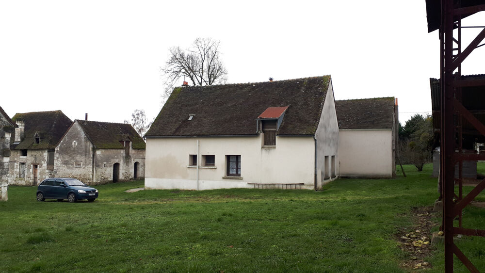 Vente Ferme Enorme potentiel pour ce corps de ferme sur 6000m2 de terrain, proche du centre historique de la ville de Loch Loches