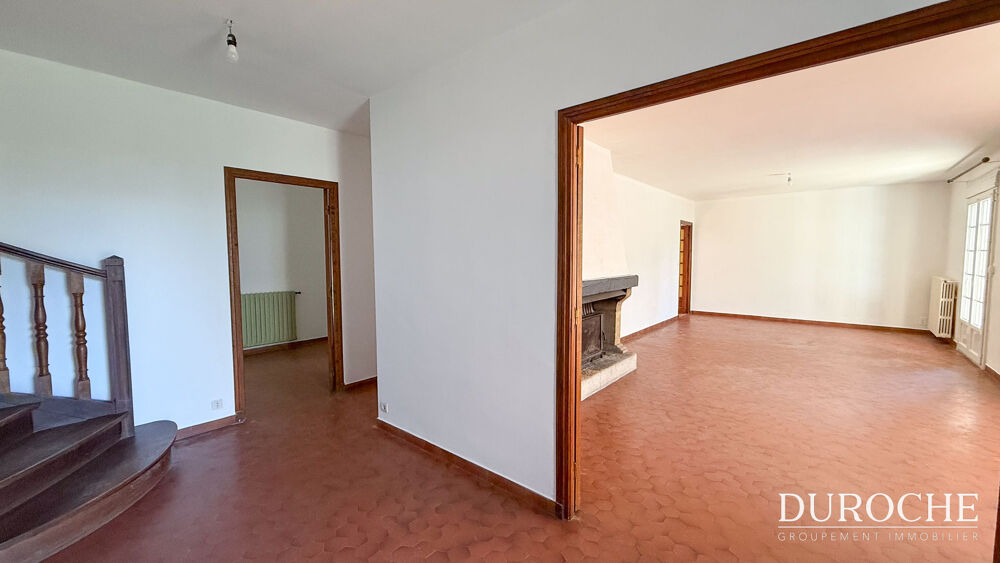 Orange, quartier résidentiel, maison de 208m2, 5 chambres et un bureau sur parcelle de 530m2