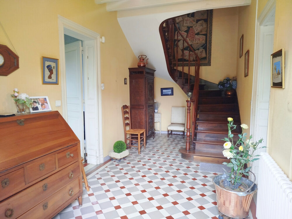 Belle demeure à l'architecture originale avec piscine et jardin constructible de 4535 m2