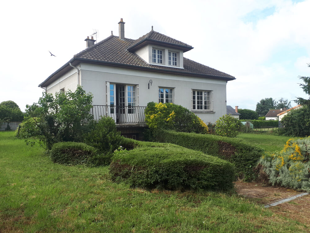 Belle maison d'architecte sur sous sol semi enterré avec de superbes combles aménageables
