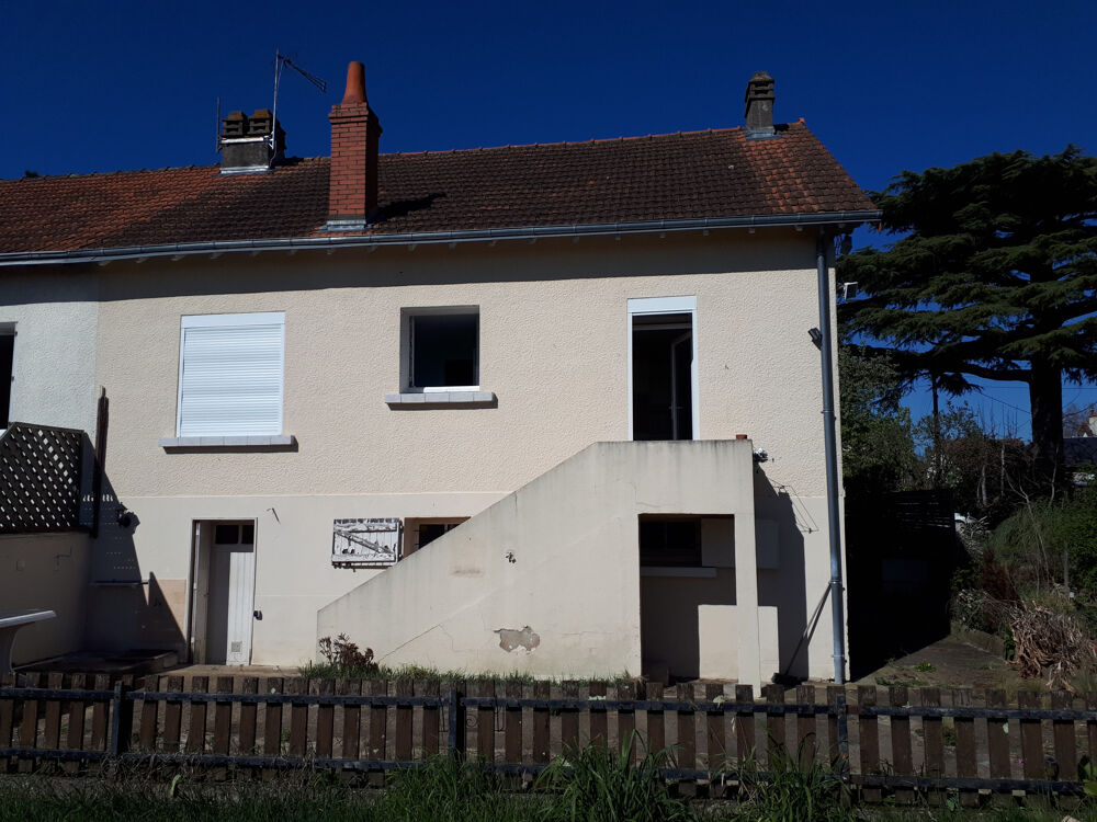 Agréable maison sur sous avec joli jardin clos et arboré avec cabanon