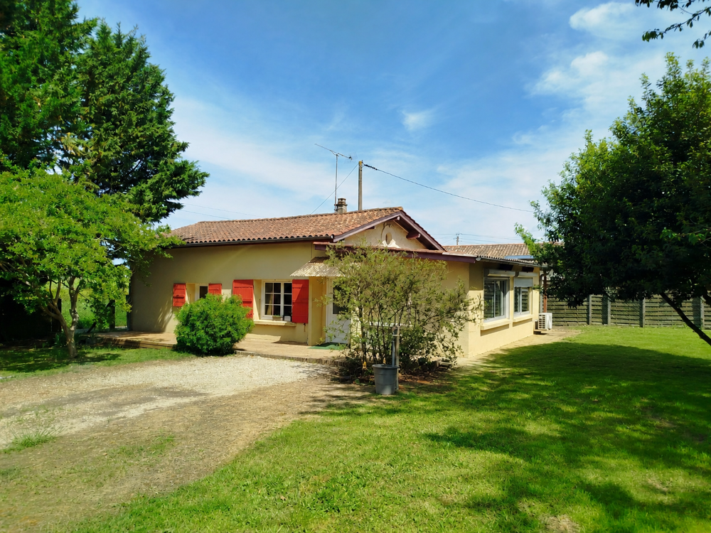 Maison de campagne avec jardin et garages - 33790 Massugas