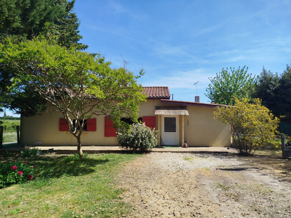 Maison de campagne avec jardin et garages - 33790 Massugas