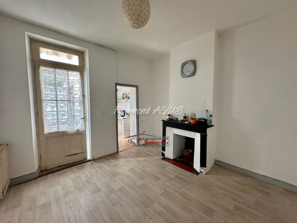 Charmante Maison de ville spacieuse avec cour  À quelques pas de toutes les commodités