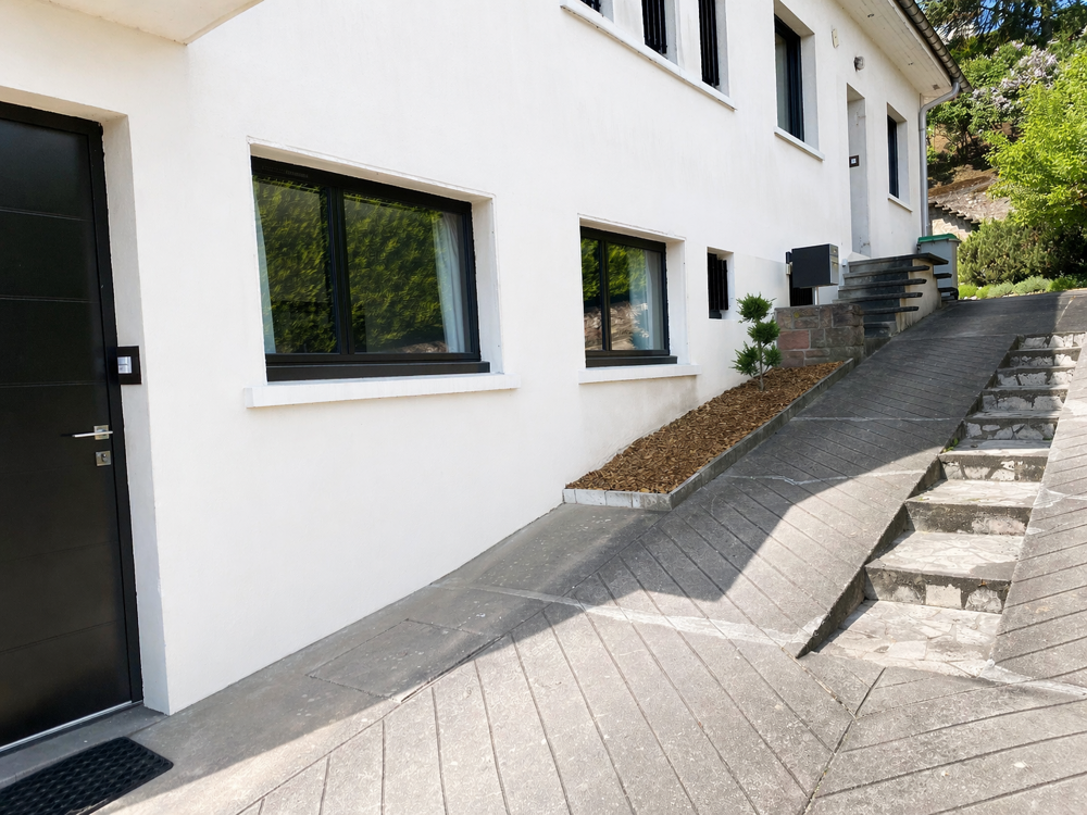 Immeuble - Grande Maison d'habitation, idéal investissement colocation sénior, comprenant 2 logements rénové