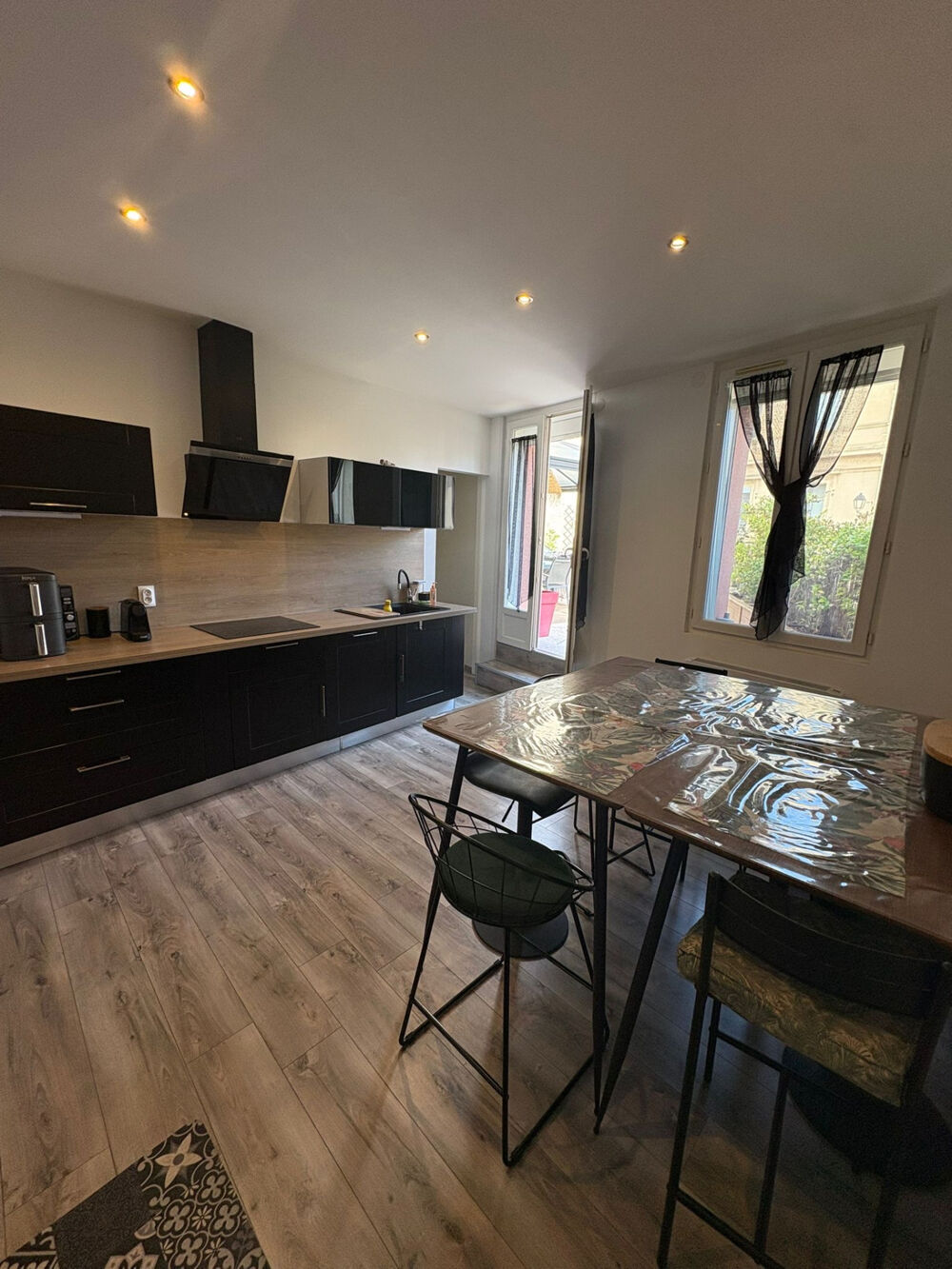 FRONTIGNAN CENTRE - APPARTEMENT 3 CHAMBRES AVEC TERRASSE ET GARAGE