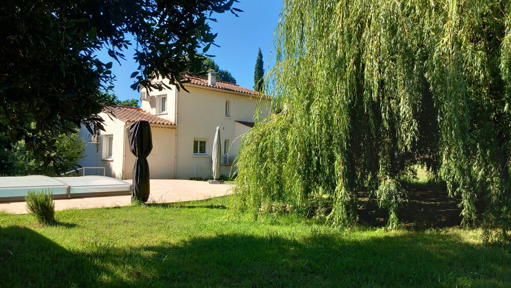 Villa Paisible sur grand parc Arboré.