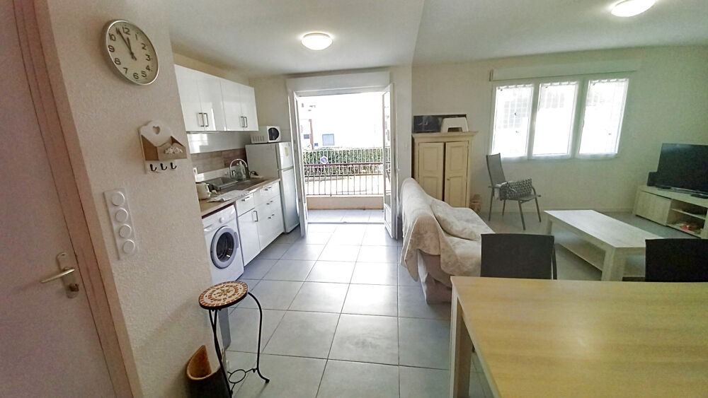 Grand Appartement T3 64 M2 + 2 caves .