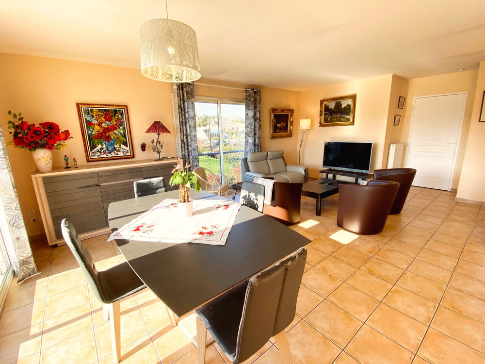 AUBENAS, Appartement T4, 3 Chambres avec garage et place de parking.