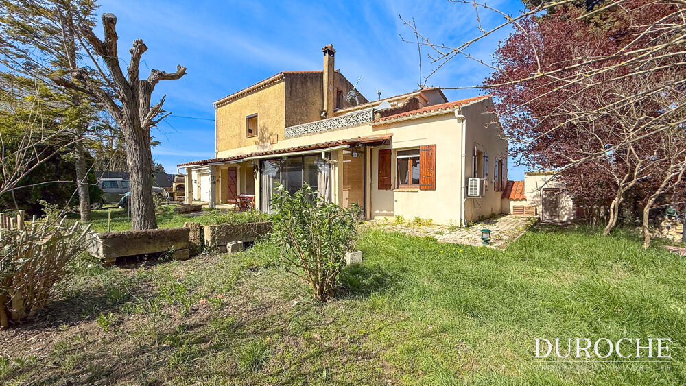 Caderousse, 5mn de l'échangeur A7/A9 d'ORANGE, 25mn de la gare TGV d'AVIGNON, Maison de campagne au calme.