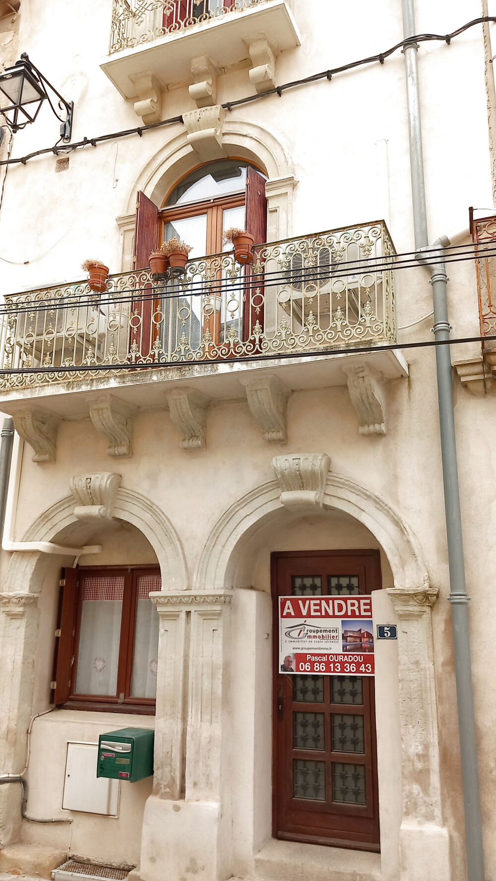 Grande Maison rénovée avec terrasses.