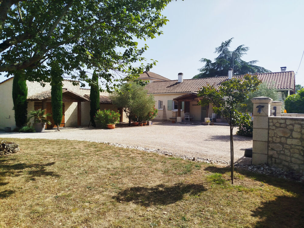 Belle maison familiale de 159 m2 avec piscine sur une parcelle arborée de 2 363 m2
