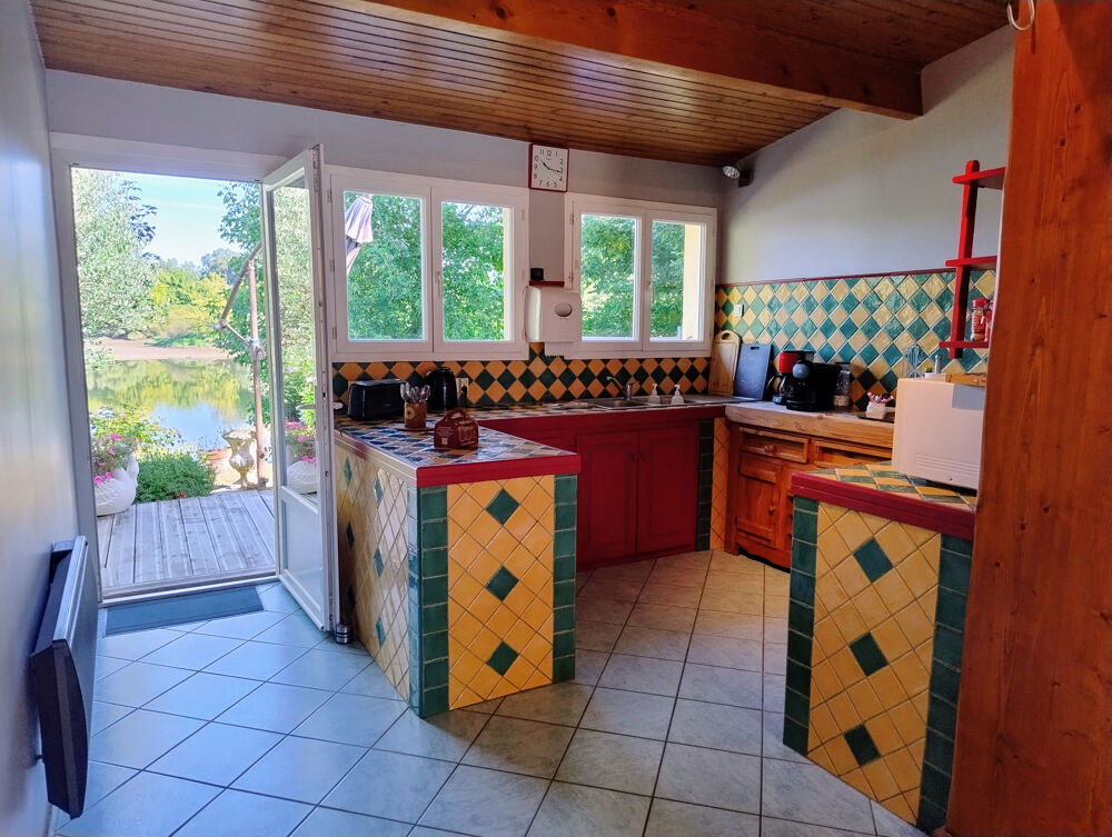 Maison en pierre de taille avec vue imprenable sur la Dordogne