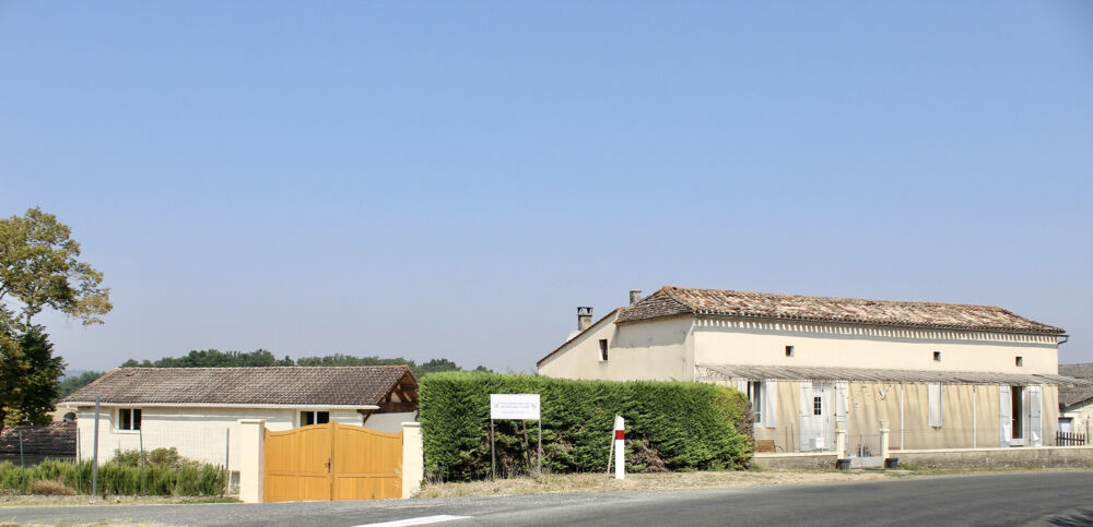 Maison en pierre, 2 gîtes et clubhouse de bowling