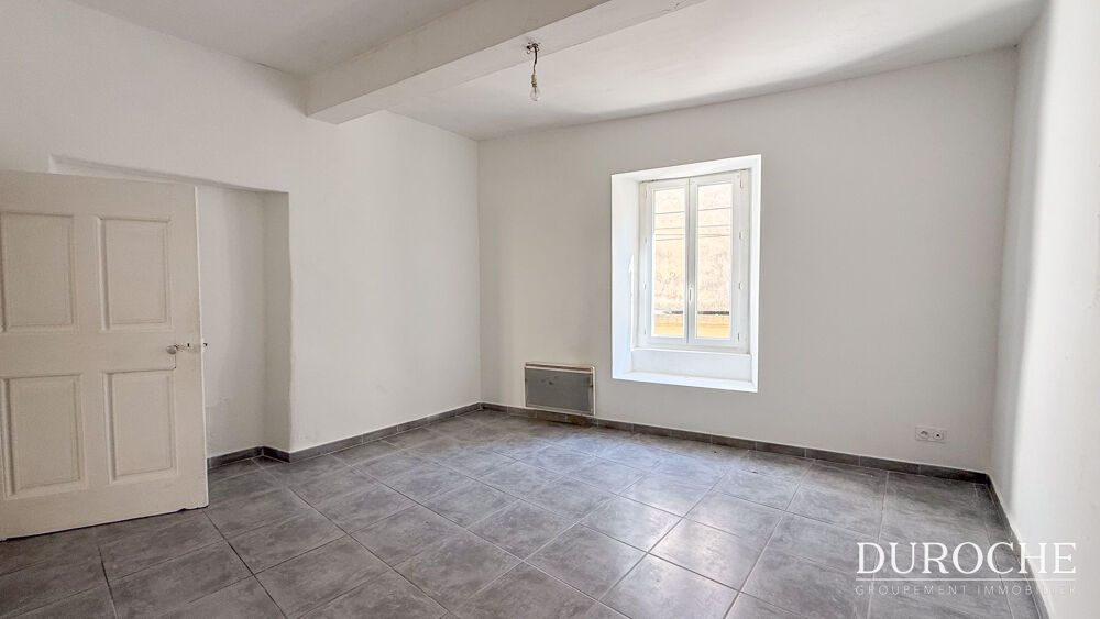 Courthezon, Maison de village au calme avec cour et grenier aménageable 141 m2