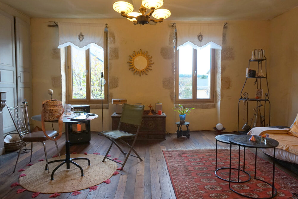 Maison de village mitoyenne de 7 pièces, 117 m2, avec cours, studio indépendant, et 2 terrains non attenants