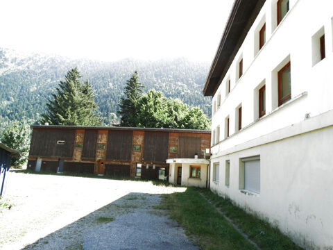   A vendre  murs d'un grand centre de vacances. 