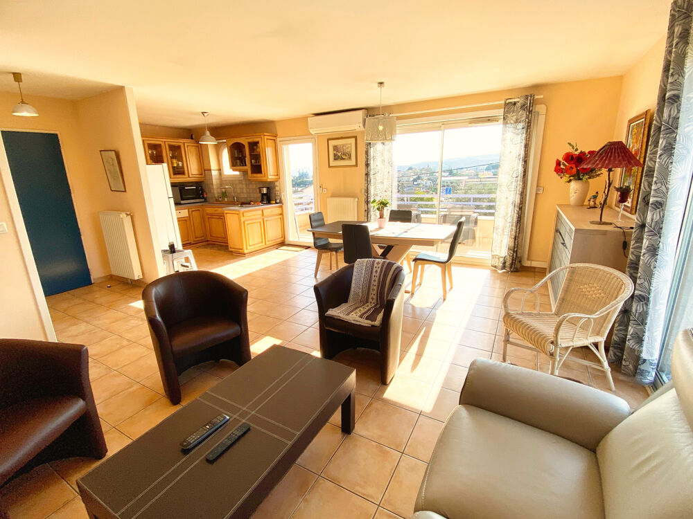 AUBENAS, Appartement T4, 3 Chambres avec garage et place de parking.