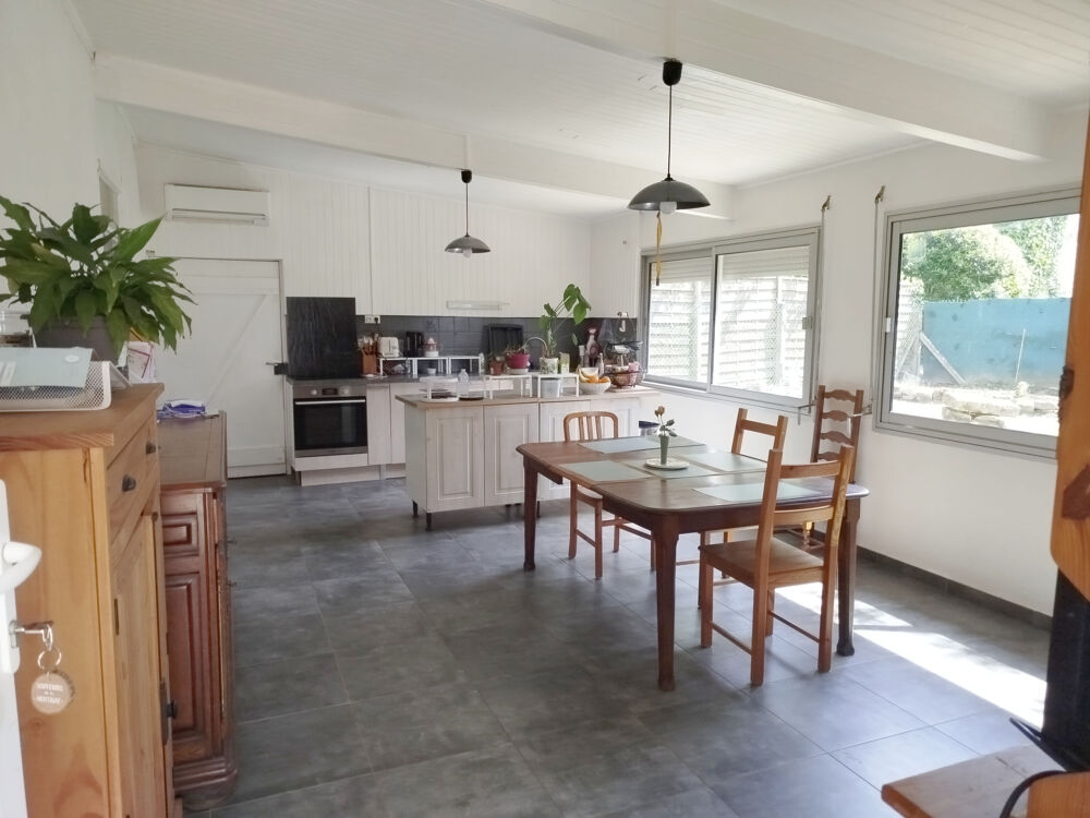 Maison de campagne avec jardin et garages - 33790 Massugas