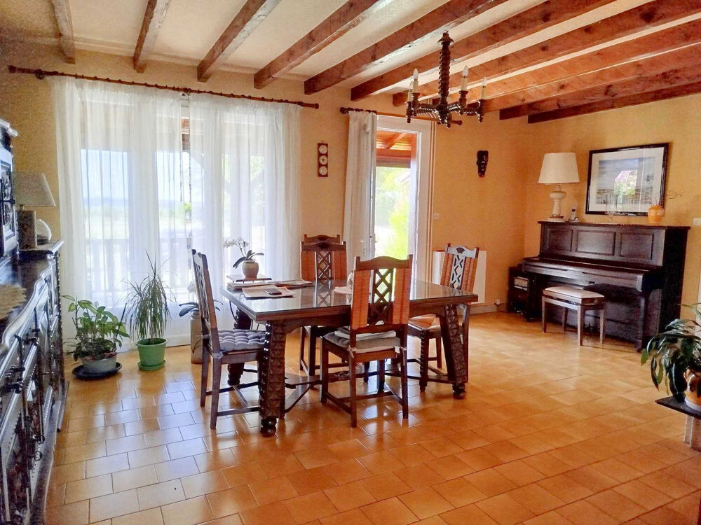 Charmante Maison construite en 79 avec Vue Panoramique et Grand Terrain de 4121 m2