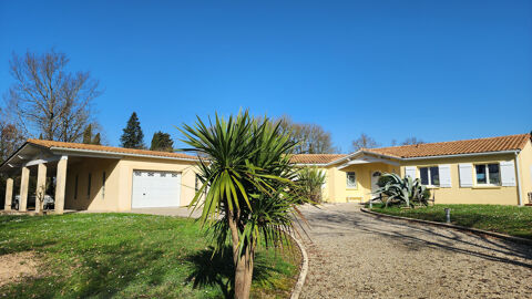   Maison avec piscine et grand garage Maison - 6 pi�ce(s) - 158 m�