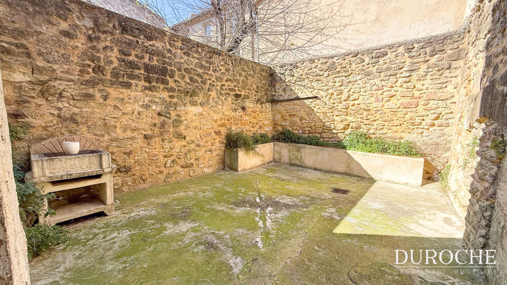 Courthezon, Maison de village au calme avec cour et grenier aménageable 141 m2