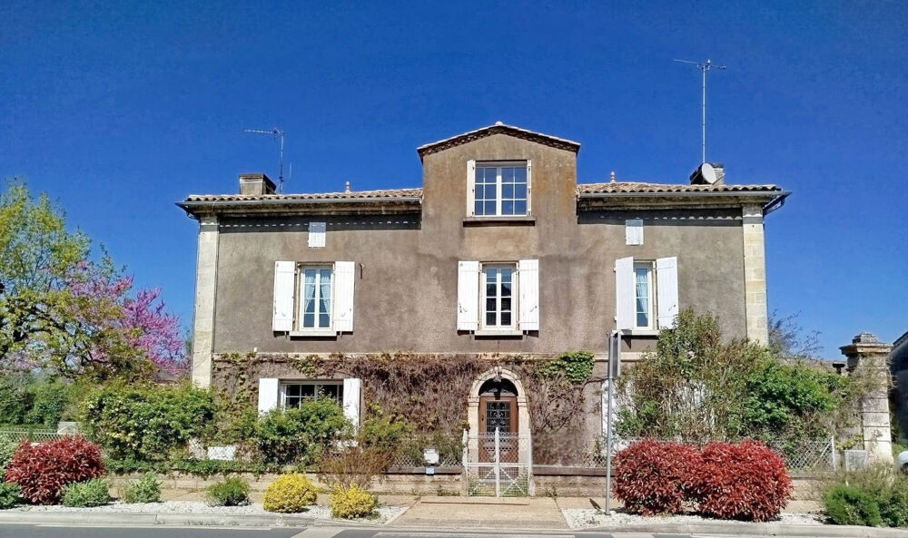 Belle demeure à l'architecture originale avec piscine et jardin constructible de 4535 m2