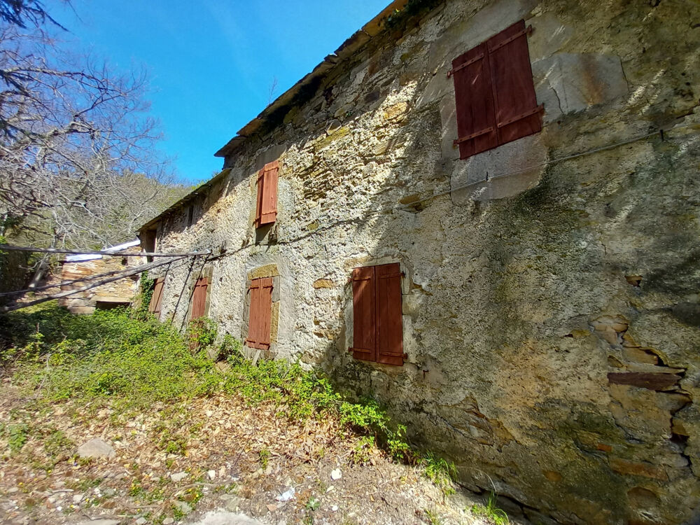Unique ! ancienne Ferme à rénover sur 15Ha de patures et bois .
