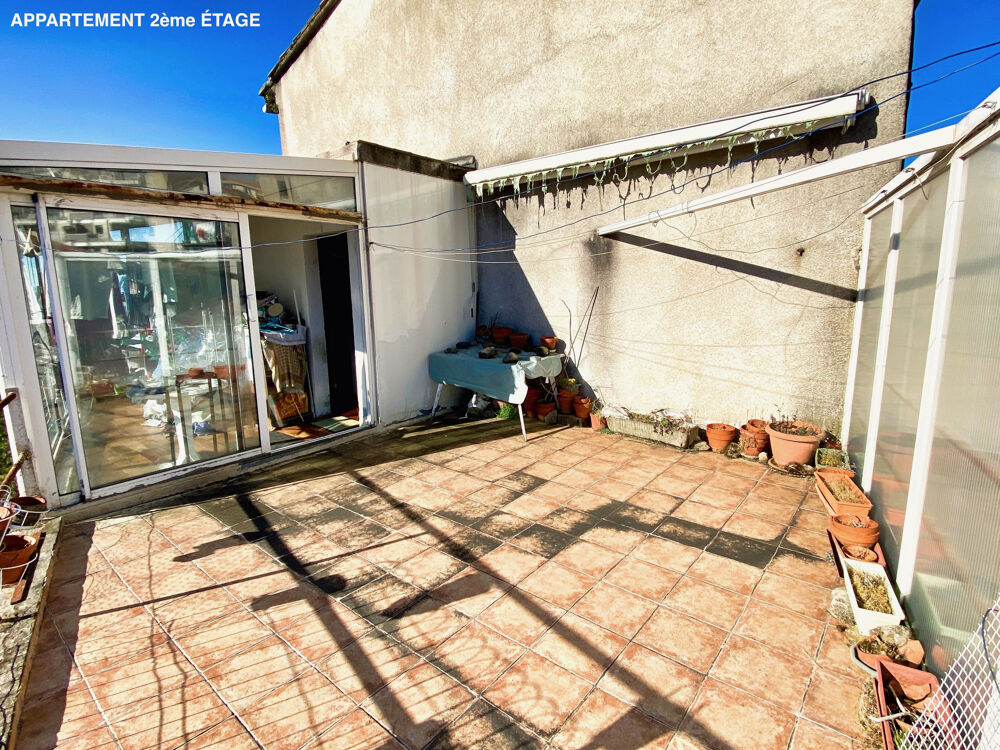 AUBENAS, IMMEUBLE DE 3 APPARTEMENTS AVEC GARAGE.