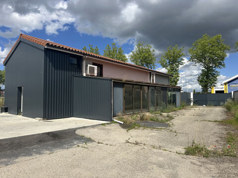   Local Commercial 256m2 , emplacement stratégique exceptionnel 