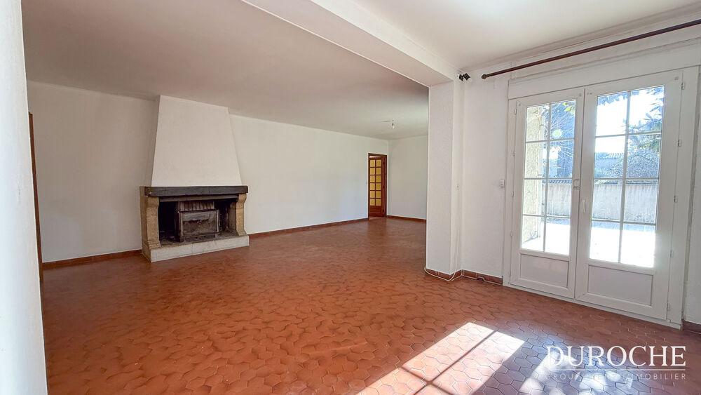 Orange, quartier résidentiel, maison de 208m2, 5 chambres et un bureau sur parcelle de 530m2