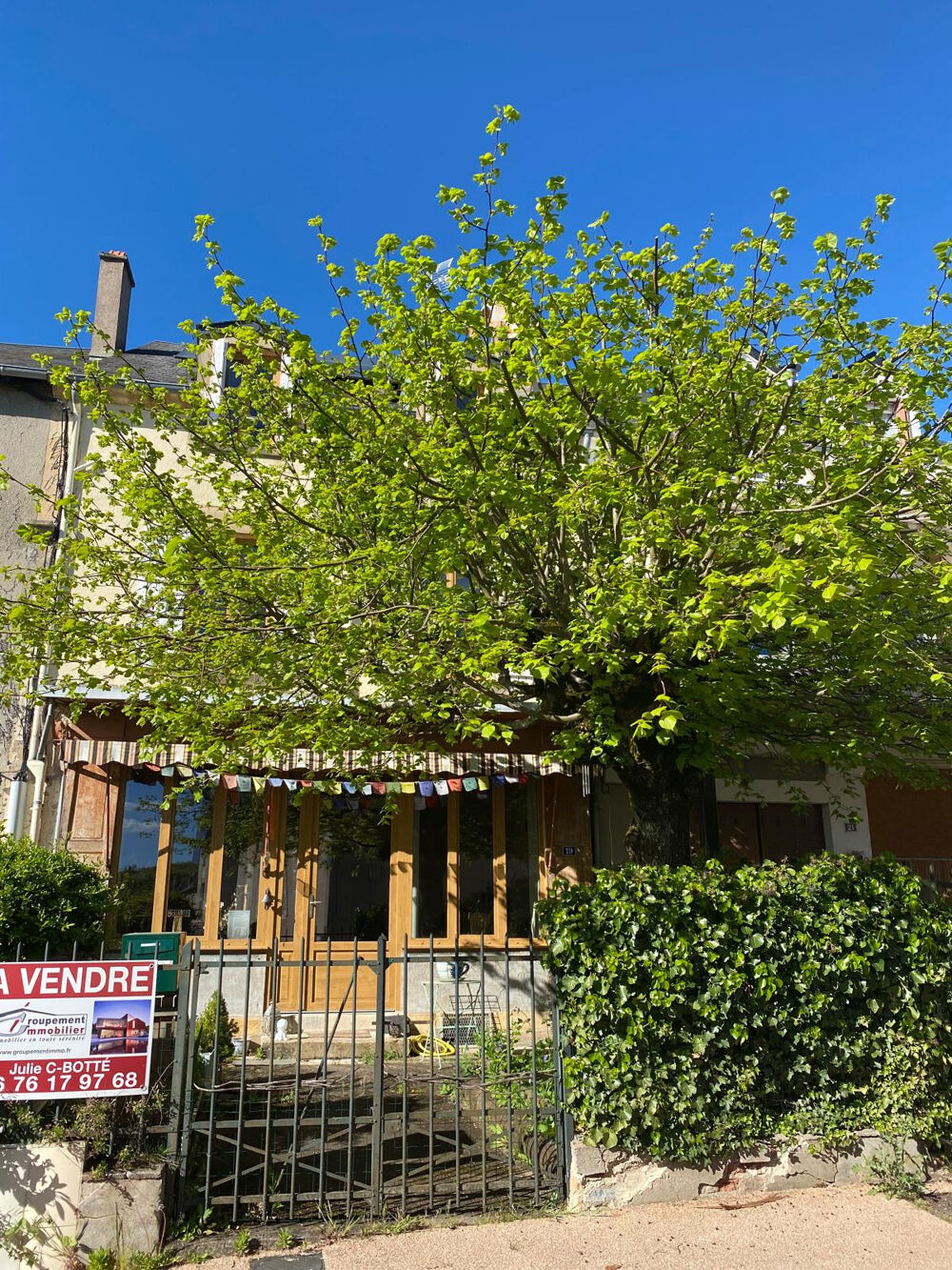 Maison de village mitoyenne de 7 pièces, 117 m2, avec cours, studio indépendant, et 2 terrains non attenants