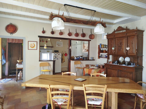   Belle long�re en pierre du XIX�me si�cle de 240 m2 sur une parcelle de 3495 m2 Maison - 7 pi�ce(s) - 240 m�