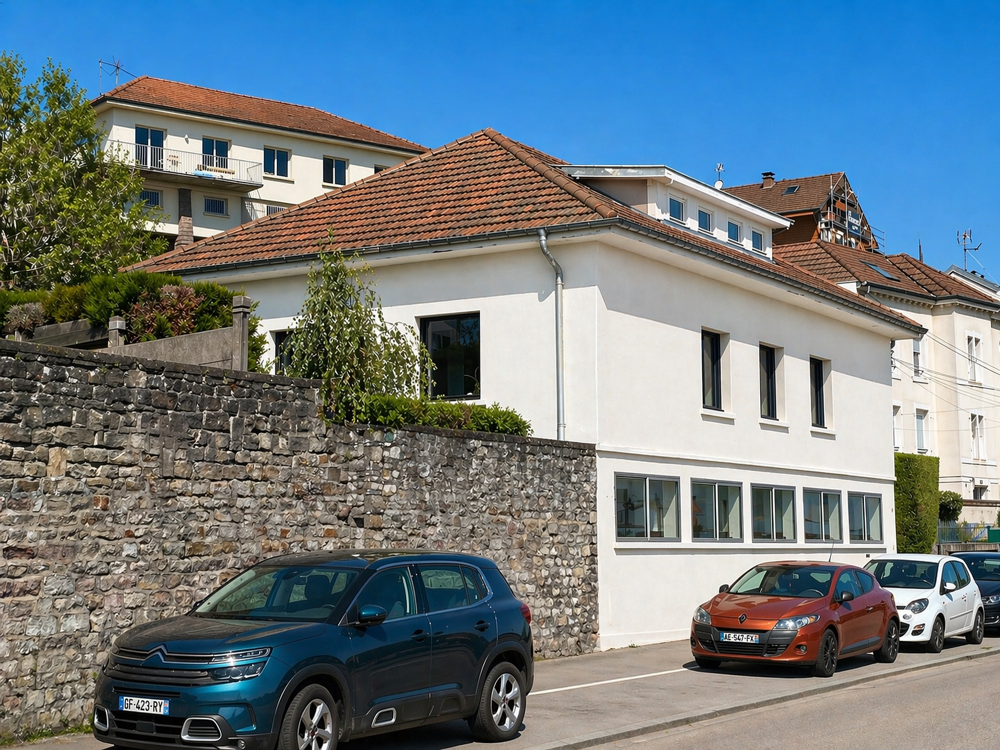 Immeuble - Grande Maison d'habitation, idéal investissement colocation sénior, comprenant 2 logements rénové