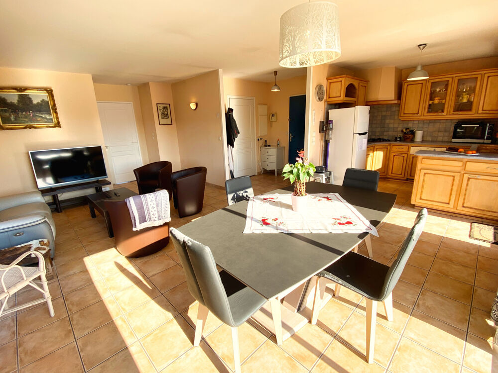 AUBENAS, Appartement T4, 3 Chambres avec garage et place de parking.