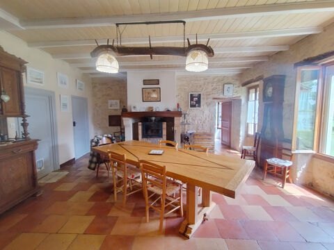   Belle longère en pierre du XIXème siècle de 240 m2 sur une parcelle de 3495 m2 Maison - 7 pièce(s) - 240 m²