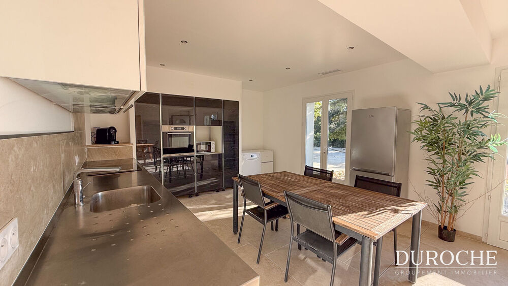 Séguret, Maison restaurée avec vue exceptionnelle 109 m2, piscine, garage et atelier