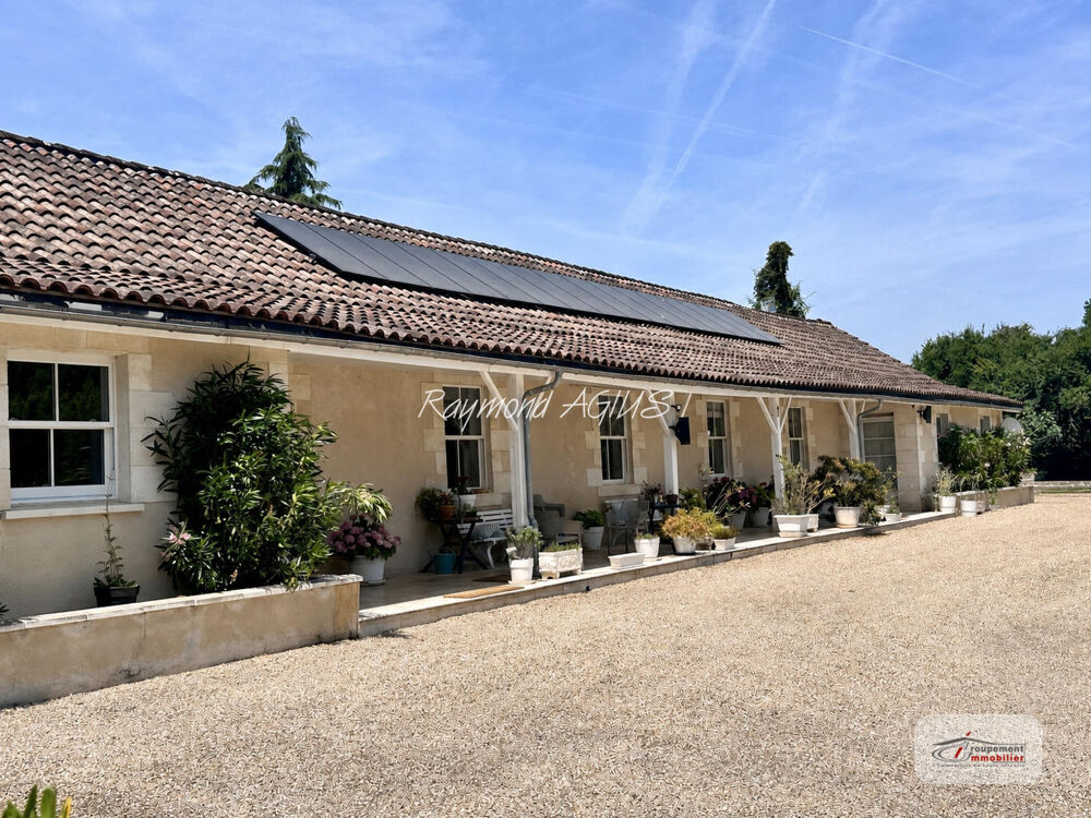 Vente Maison Longère exceptionnelle au bord de la rivière, avec 3,5 hectares, piscine, tennis et accès direct à la Dordogne St seurin de prats