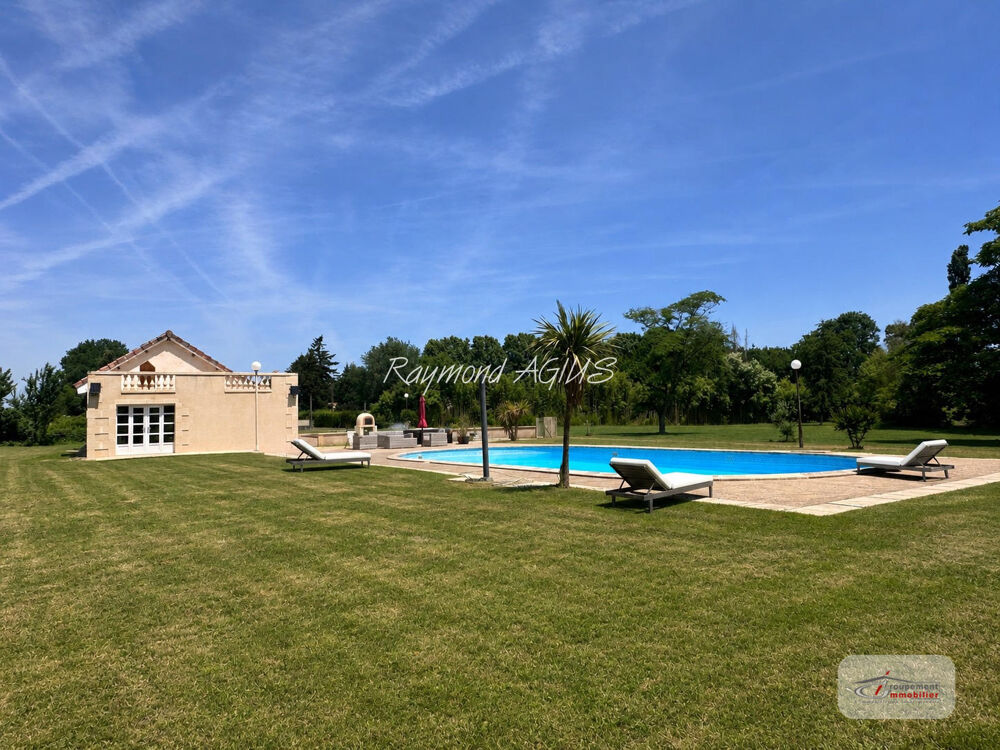 Vente Maison Longère exceptionnelle au bord de la rivière, avec 3,5 hectares, piscine, tennis et accès direct à la Dordogne St seurin de prats